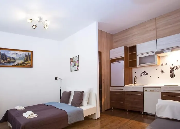 Very Central, Comfy Studio
